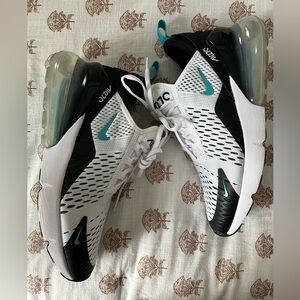 Like New Women’s 8 Nike Air 270